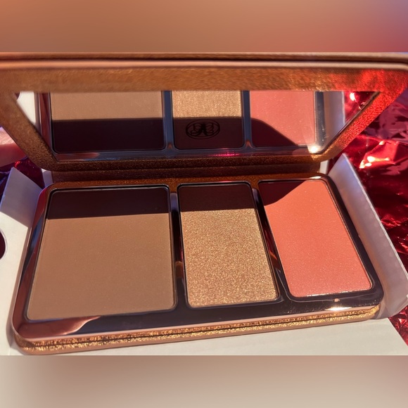 Off to Costa Rica Face Palette by Anastasia!☺️ - Picture 2 of 6